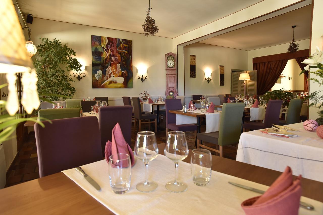 Logis Hotel-Restaurant Le Relais Hauterives Exteriör bild