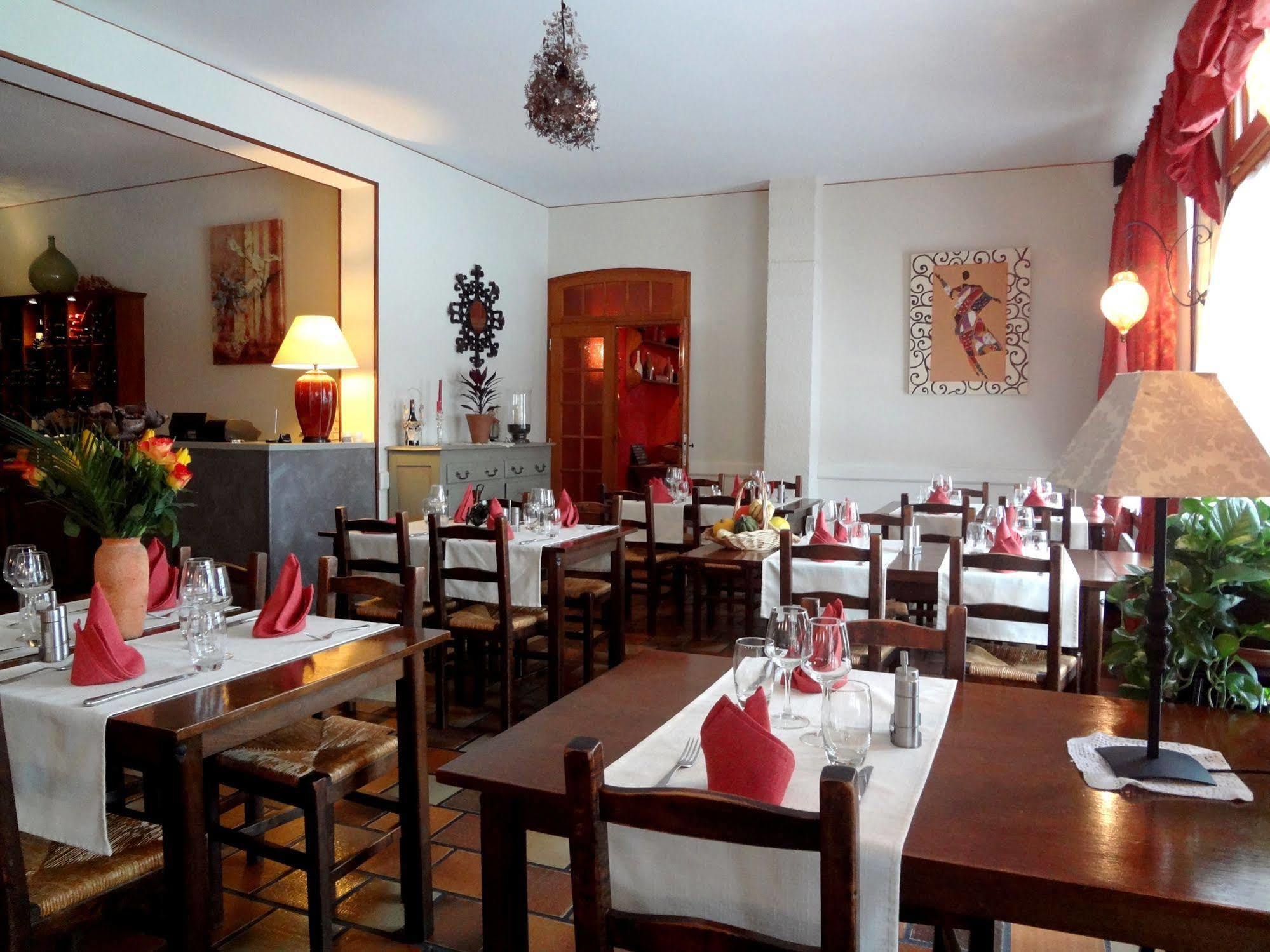 Logis Hotel-Restaurant Le Relais Hauterives Exteriör bild