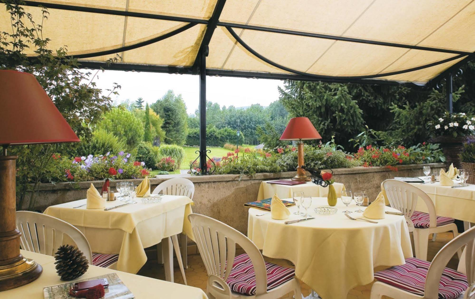 Logis Hotel-Restaurant Le Relais Hauterives Exteriör bild