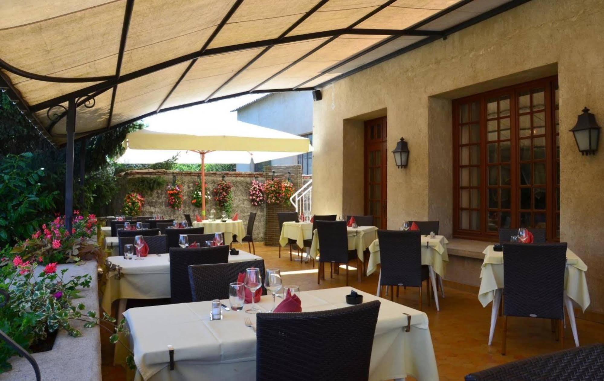 Logis Hotel-Restaurant Le Relais Hauterives Exteriör bild